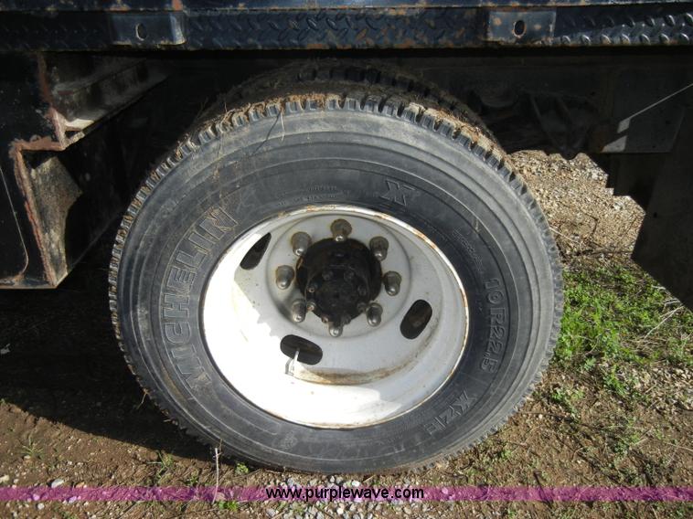 image for item C4366 1997 International 4700 flatbed truck