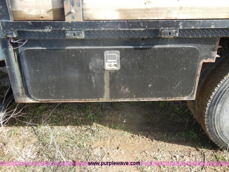 image for item C4366 1997 International 4700 flatbed truck