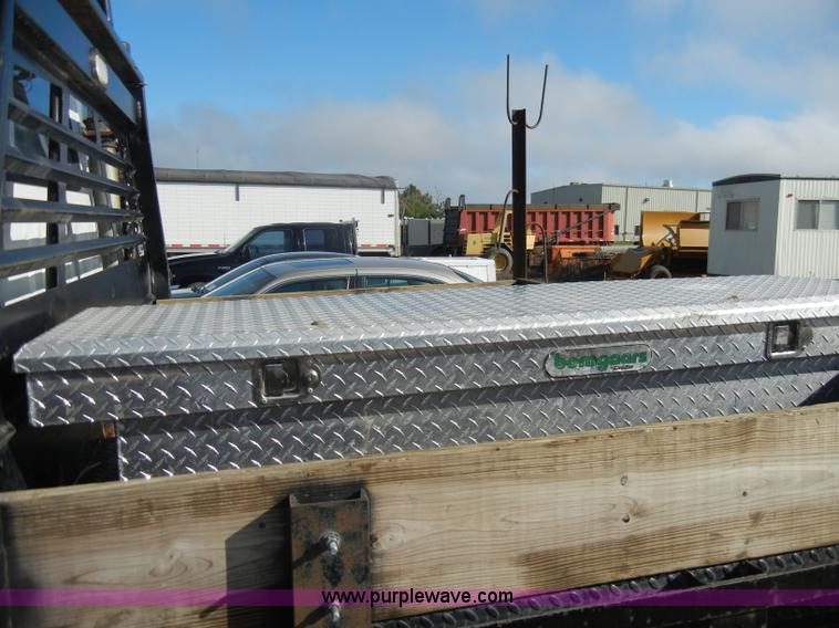 image for item C4366 1997 International 4700 flatbed truck