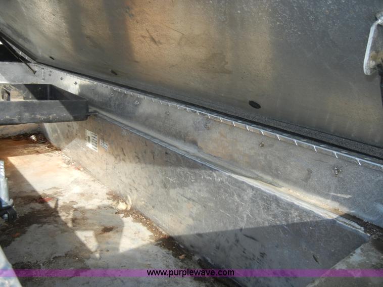 image for item C4366 1997 International 4700 flatbed truck