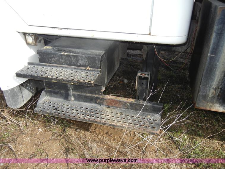 image for item C4366 1997 International 4700 flatbed truck