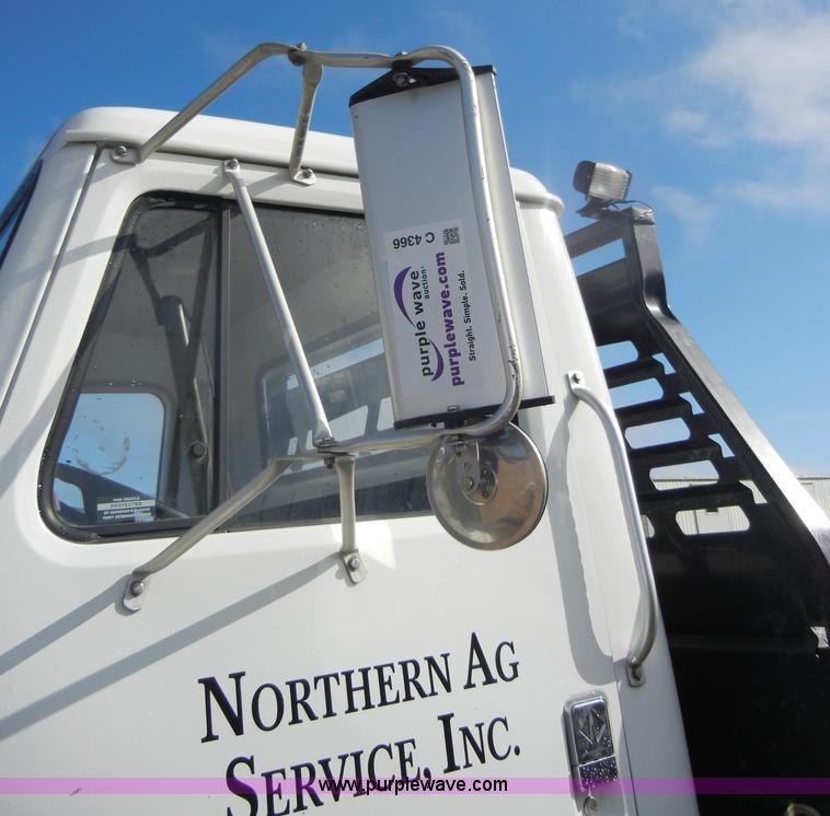 image for item C4366 1997 International 4700 flatbed truck