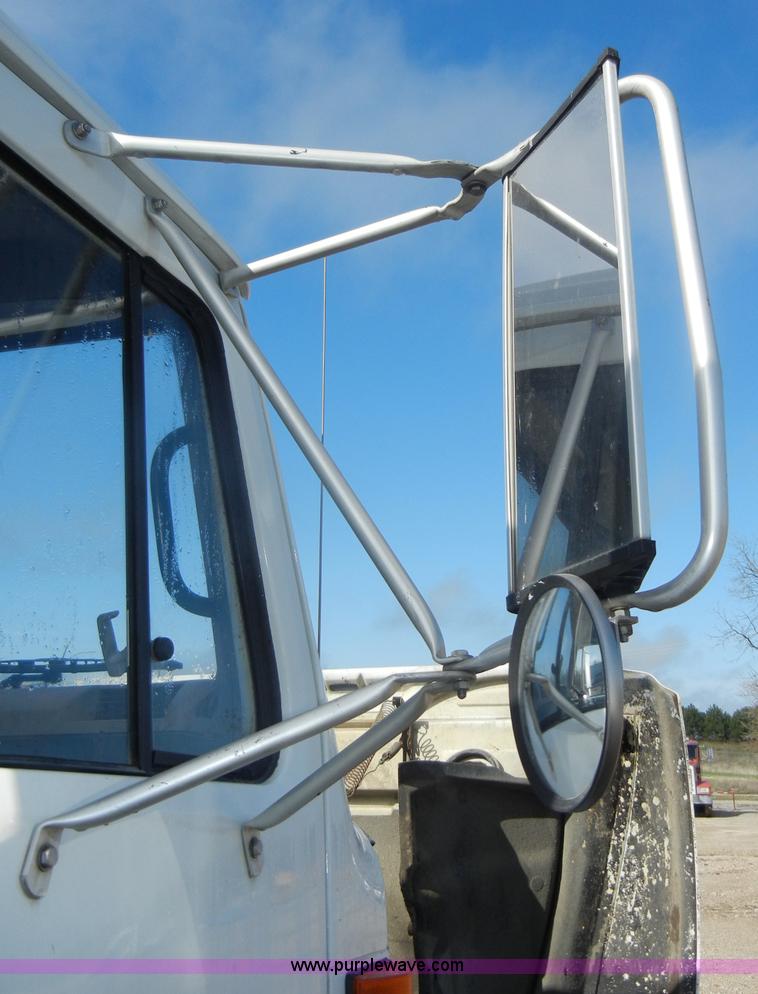 image for item C4366 1997 International 4700 flatbed truck