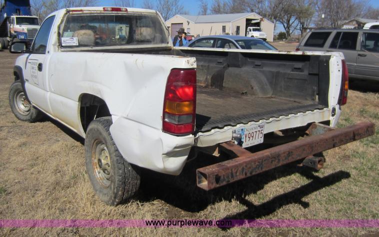 image for item C5354 2001 Chevrolet Silverado 2500 pickup truck