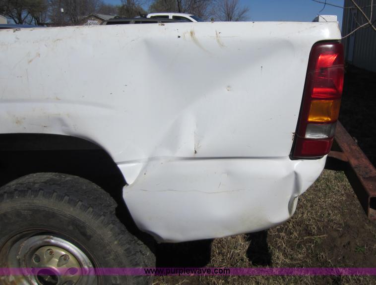 image for item C5354 2001 Chevrolet Silverado 2500 pickup truck