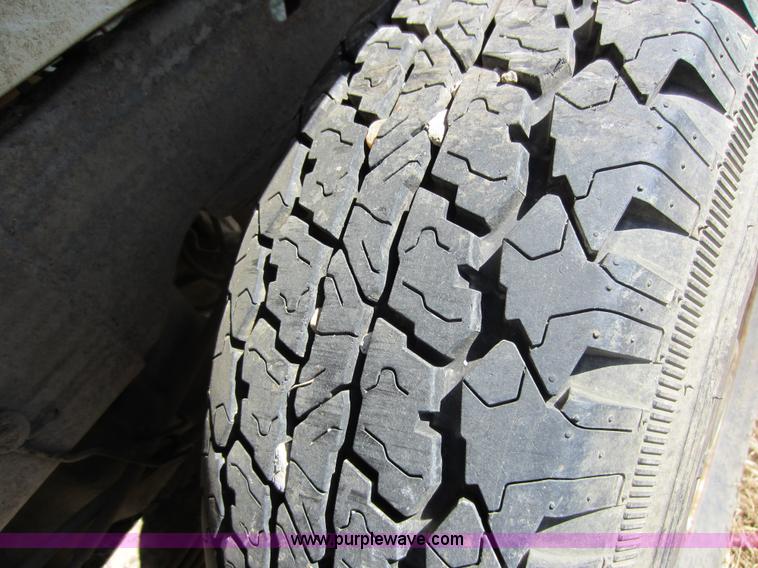 image for item C5354 2001 Chevrolet Silverado 2500 pickup truck