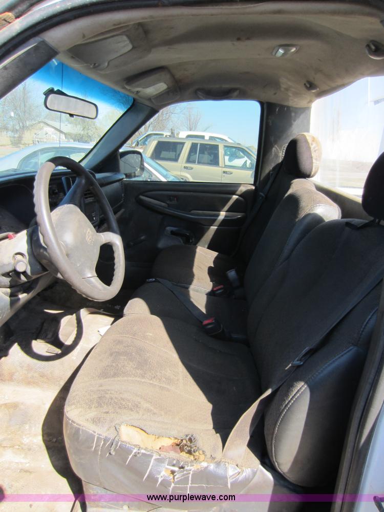 image for item C5354 2001 Chevrolet Silverado 2500 pickup truck