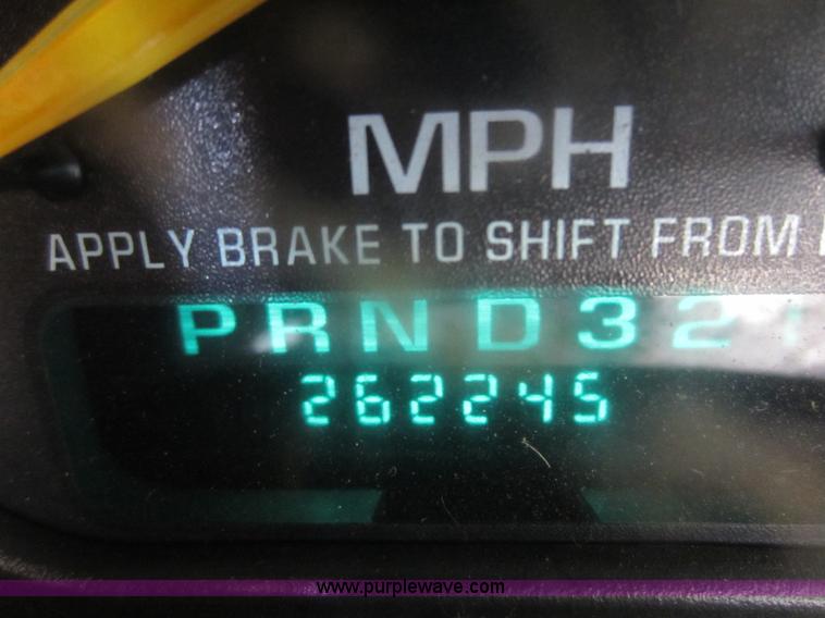 image for item C5354 2001 Chevrolet Silverado 2500 pickup truck