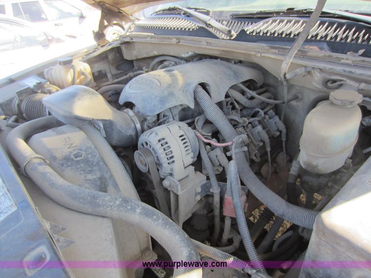 image for item C5354 2001 Chevrolet Silverado 2500 pickup truck