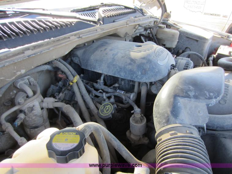 image for item C5354 2001 Chevrolet Silverado 2500 pickup truck