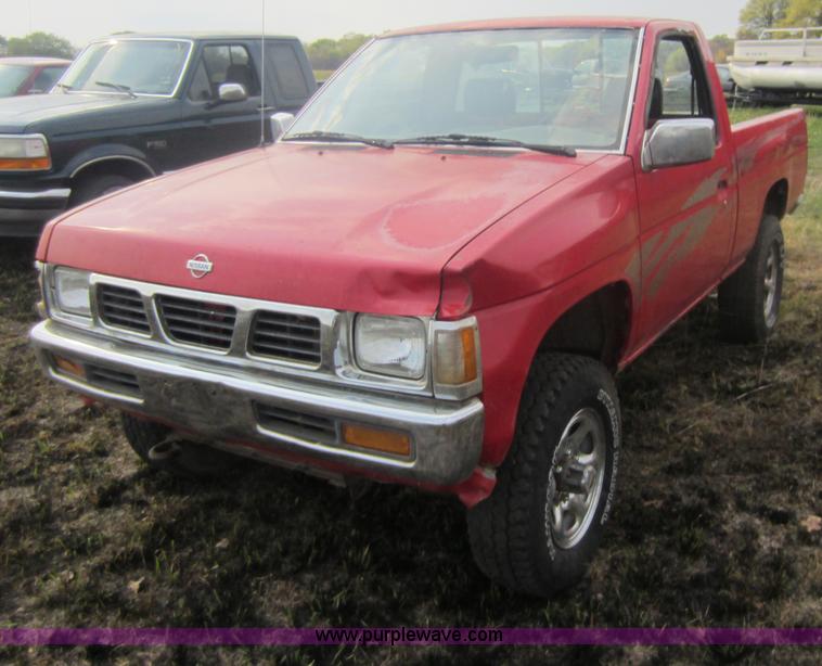 image for item C5421 1995 Nissan XE pickup truck