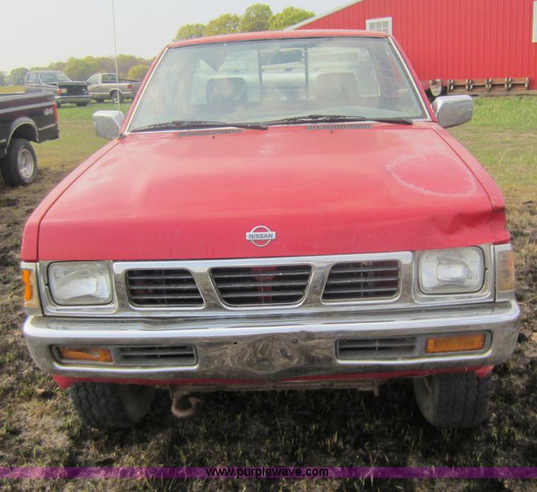 image for item C5421 1995 Nissan XE pickup truck