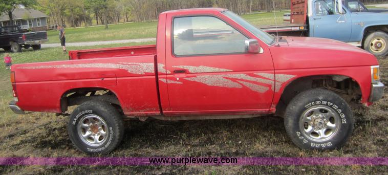 image for item C5421 1995 Nissan XE pickup truck