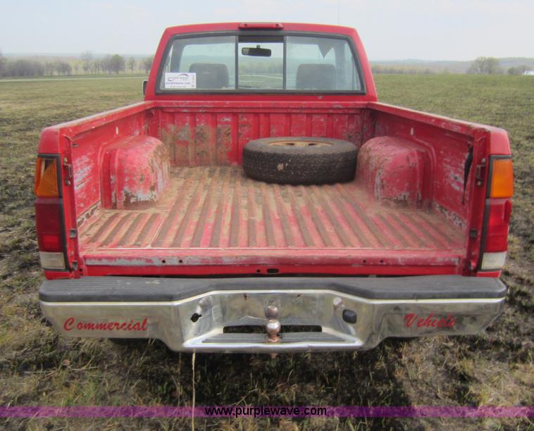 image for item C5421 1995 Nissan XE pickup truck