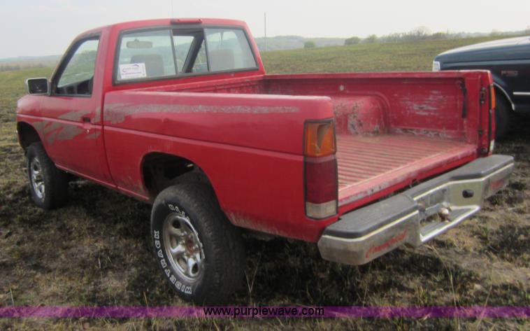 image for item C5421 1995 Nissan XE pickup truck