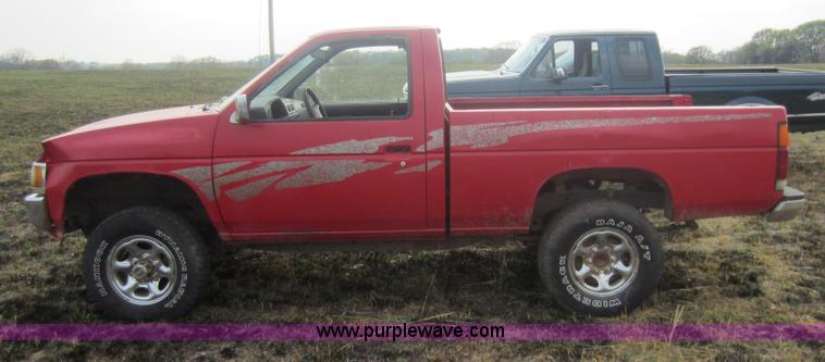 image for item C5421 1995 Nissan XE pickup truck