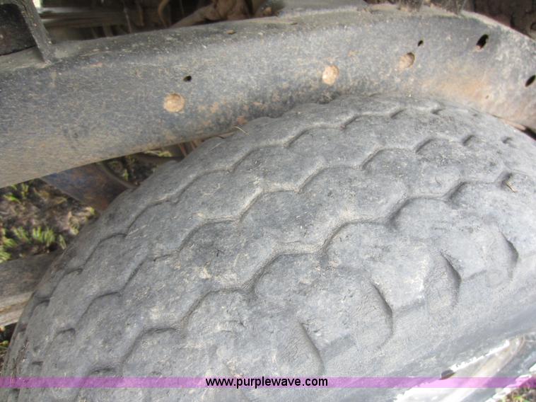 image for item C5421 1995 Nissan XE pickup truck