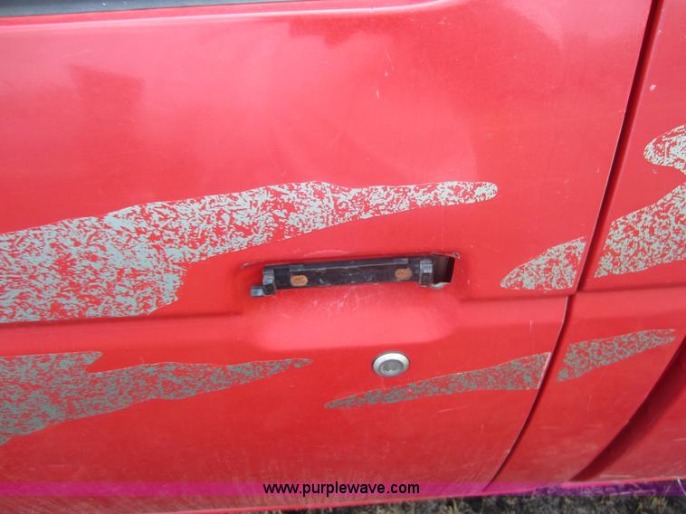 image for item C5421 1995 Nissan XE pickup truck