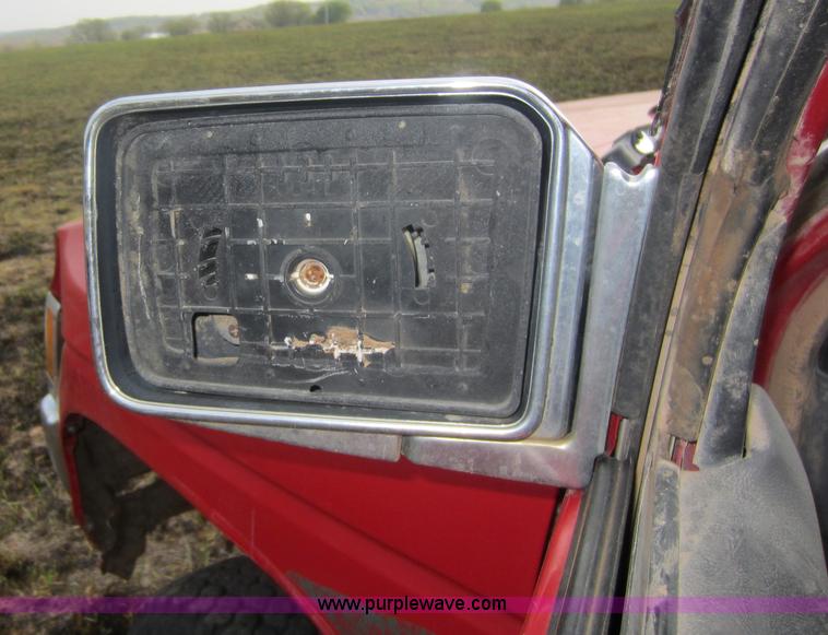 image for item C5421 1995 Nissan XE pickup truck