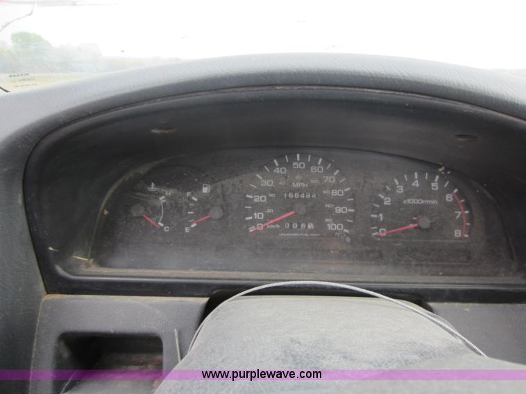 image for item C5421 1995 Nissan XE pickup truck