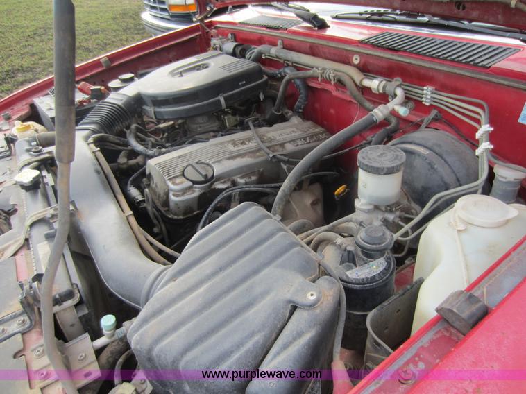 image for item C5421 1995 Nissan XE pickup truck