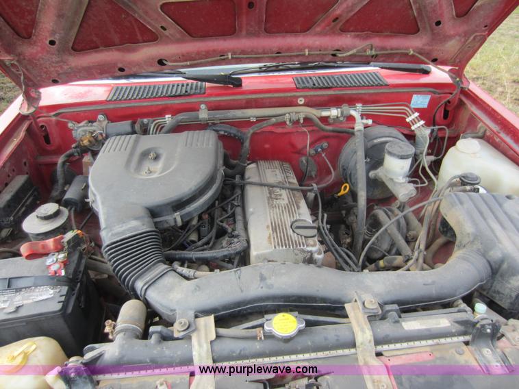 image for item C5421 1995 Nissan XE pickup truck