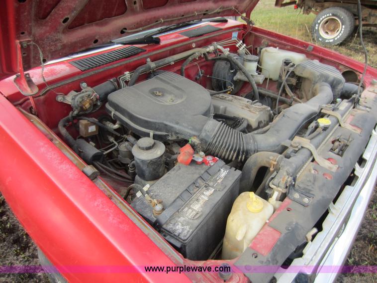 image for item C5421 1995 Nissan XE pickup truck