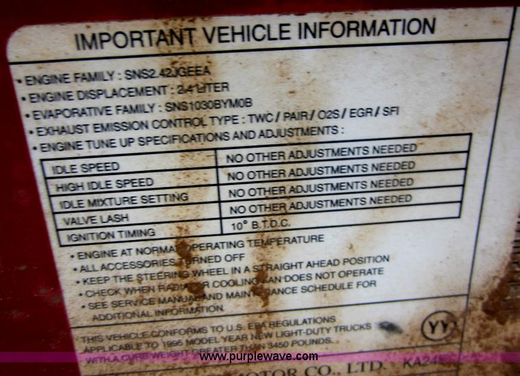 image for item C5421 1995 Nissan XE pickup truck