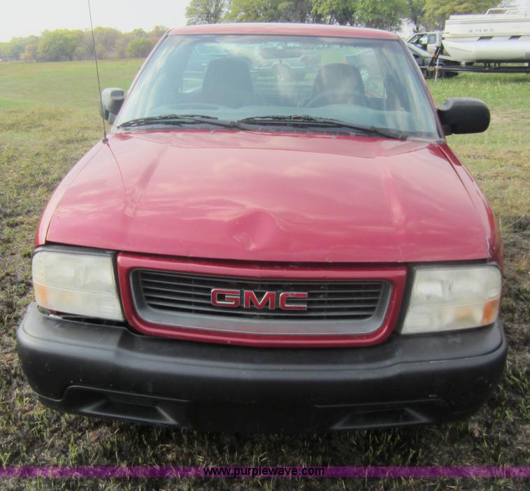 image for item C5423 2000 GMC Sonoma pickup truck