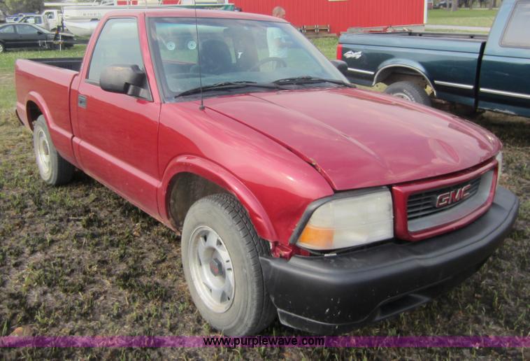 image for item C5423 2000 GMC Sonoma pickup truck