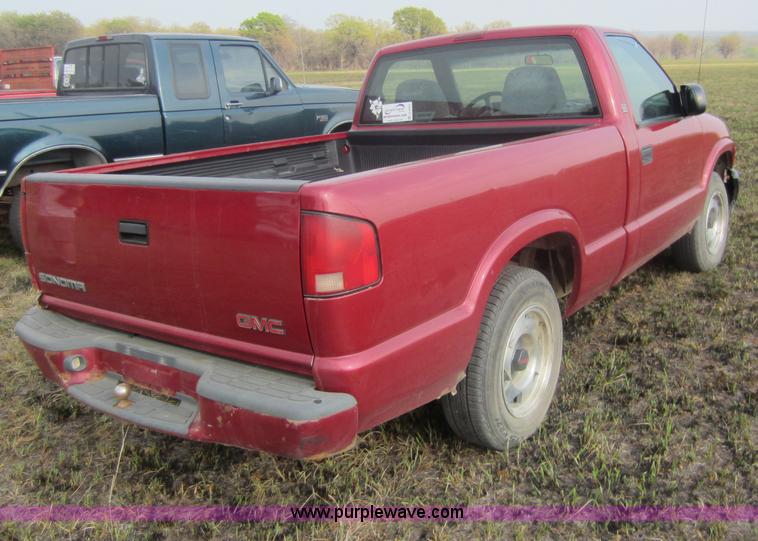 image for item C5423 2000 GMC Sonoma pickup truck