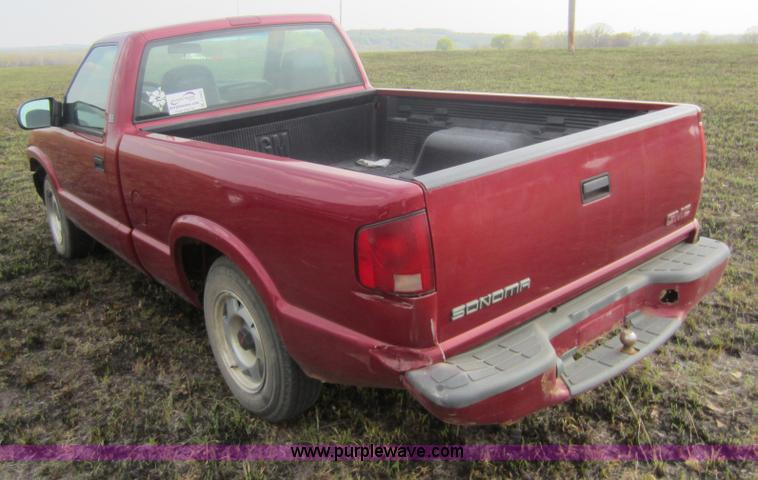 image for item C5423 2000 GMC Sonoma pickup truck