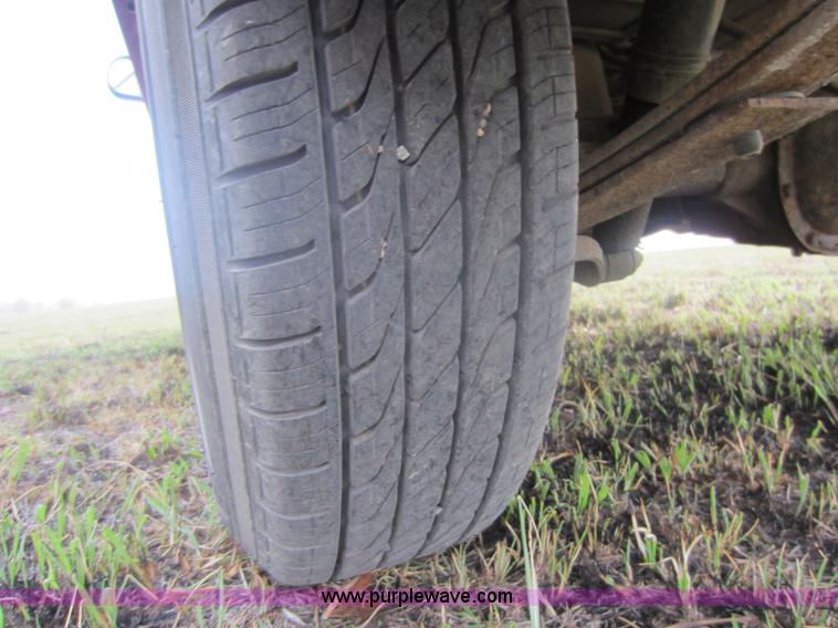 image for item C5423 2000 GMC Sonoma pickup truck