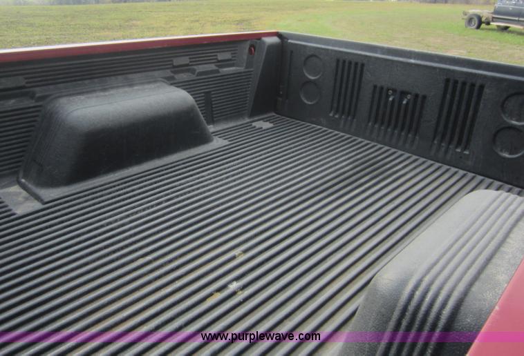 image for item C5423 2000 GMC Sonoma pickup truck
