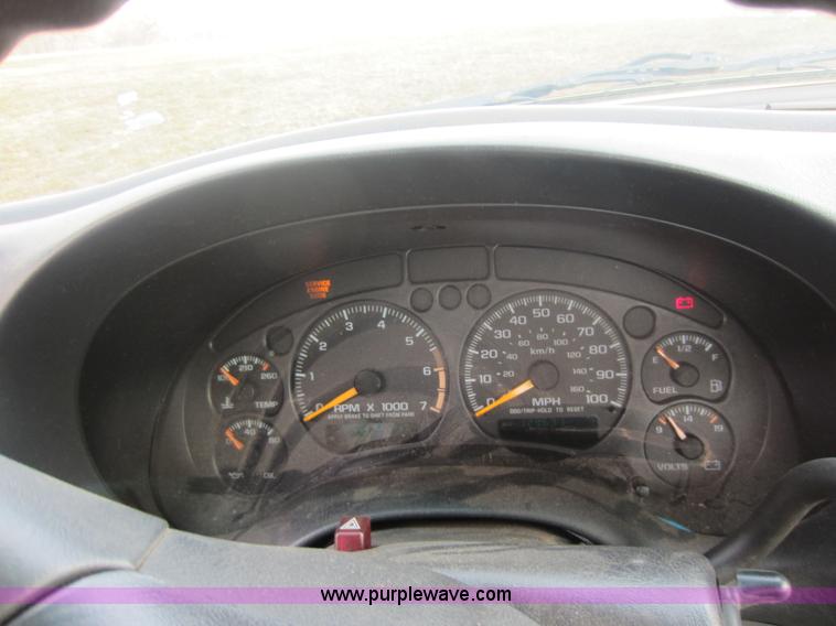 image for item C5423 2000 GMC Sonoma pickup truck