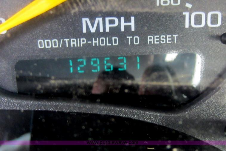 image for item C5423 2000 GMC Sonoma pickup truck