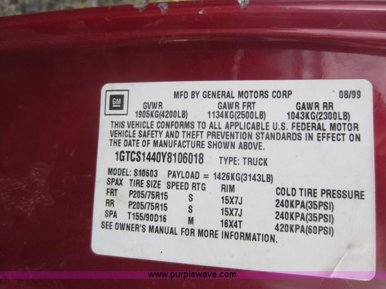 image for item C5423 2000 GMC Sonoma pickup truck