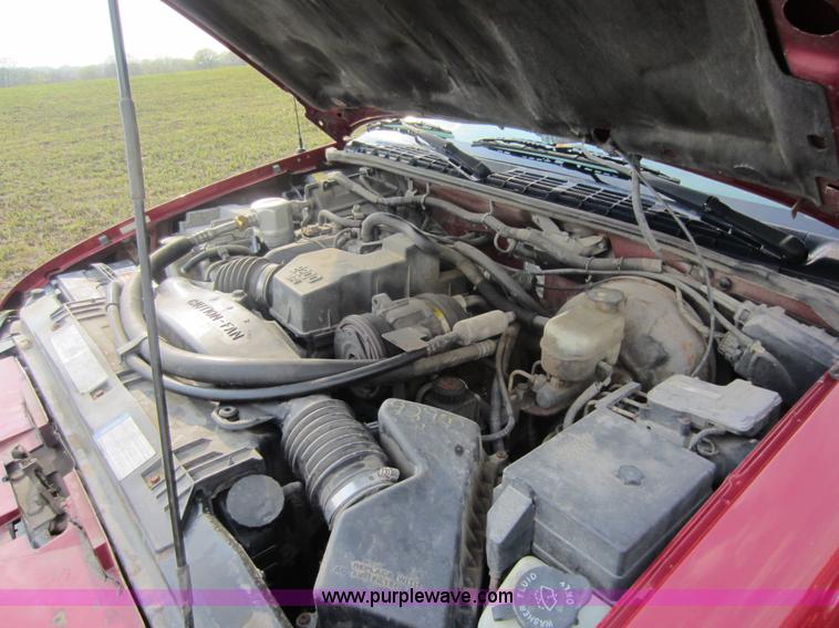 image for item C5423 2000 GMC Sonoma pickup truck