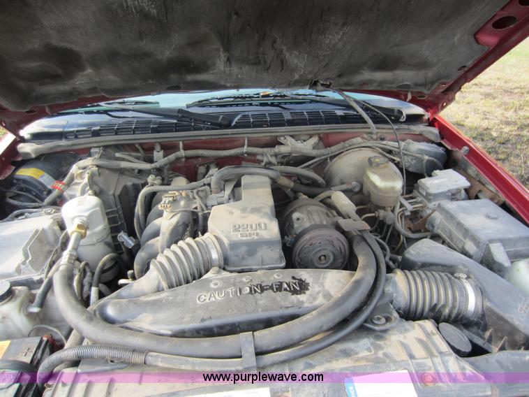 image for item C5423 2000 GMC Sonoma pickup truck