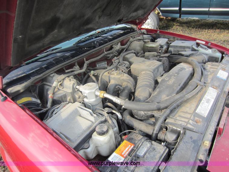 image for item C5423 2000 GMC Sonoma pickup truck