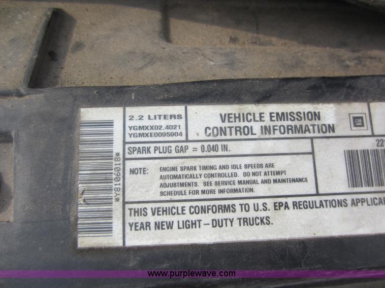 image for item C5423 2000 GMC Sonoma pickup truck