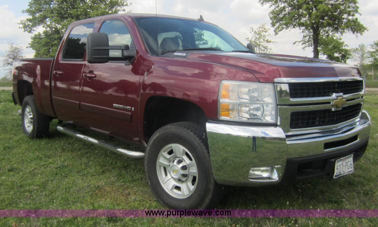 image for item C5427 2008 Chevrolet Silverado K2500HD crew cab pickup truck