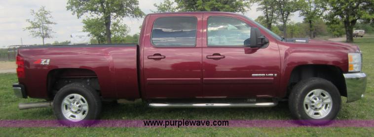 image for item C5427 2008 Chevrolet Silverado K2500HD crew cab pickup truck