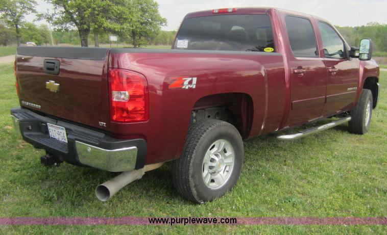 image for item C5427 2008 Chevrolet Silverado K2500HD crew cab pickup truck