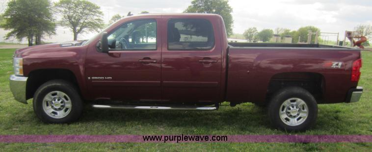 image for item C5427 2008 Chevrolet Silverado K2500HD crew cab pickup truck