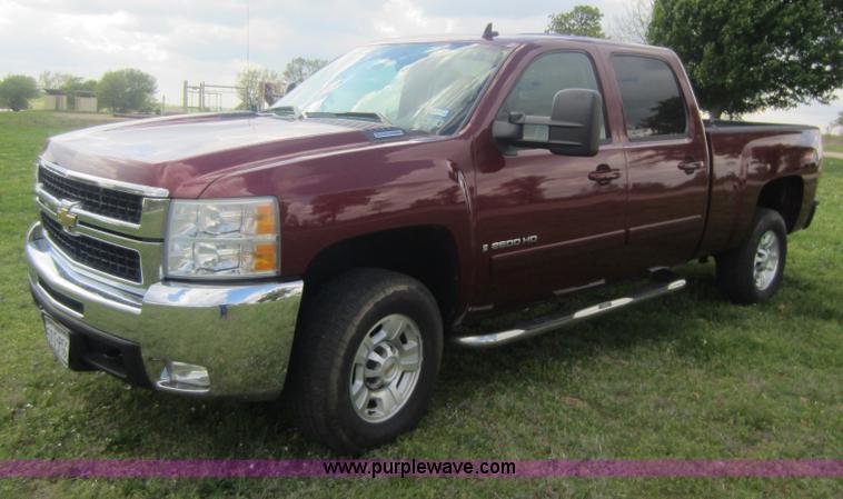 image for item C5427 2008 Chevrolet Silverado K2500HD crew cab pickup truck