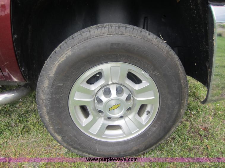 image for item C5427 2008 Chevrolet Silverado K2500HD crew cab pickup truck