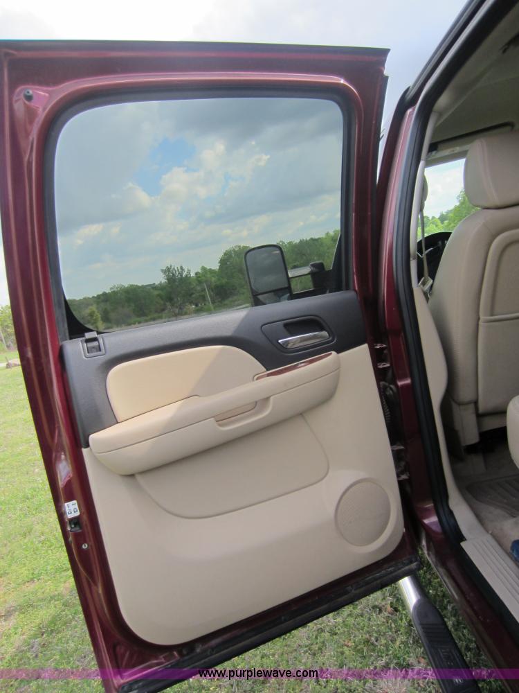 image for item C5427 2008 Chevrolet Silverado K2500HD crew cab pickup truck