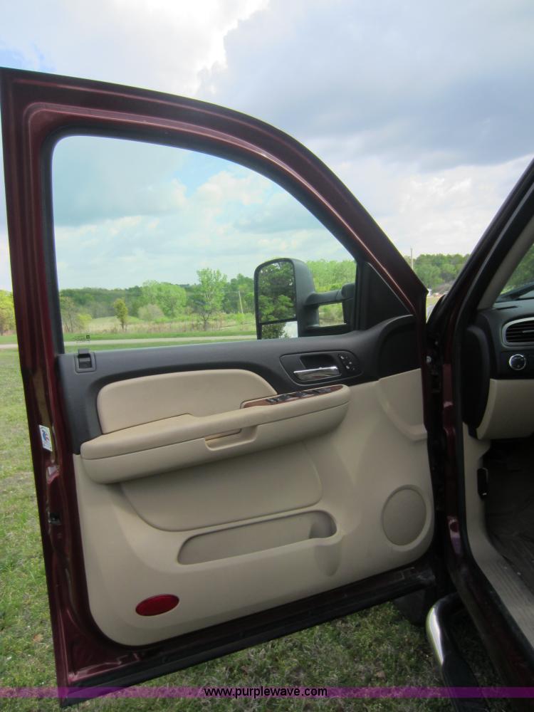 image for item C5427 2008 Chevrolet Silverado K2500HD crew cab pickup truck