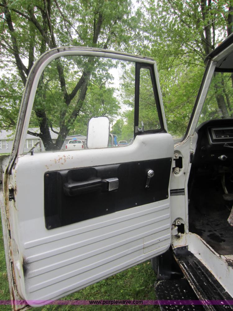 image for item C5432 1970 Dodge 300 pickup truck